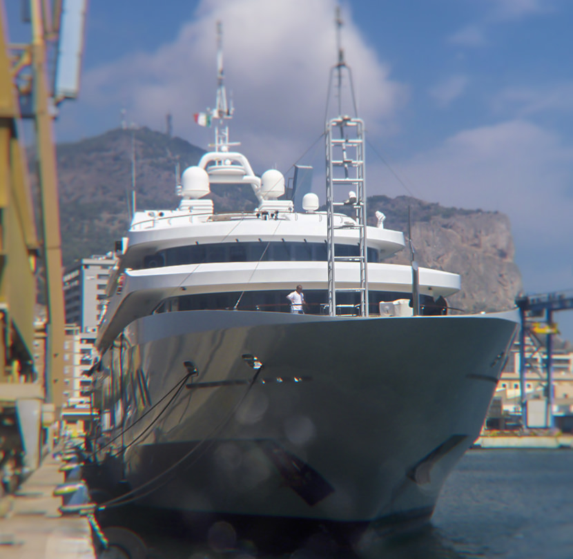 Νέες Κατασκευές 22 yacht parked
